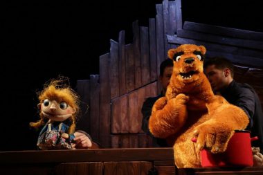 Spektakl Teatru Tęcza pt. „Masza i niedźwiedź”